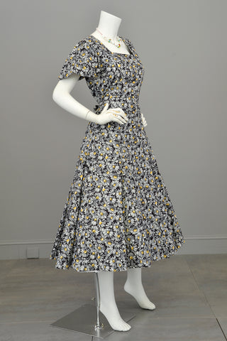 1970s Black Grey Yellow Daisy Print Full Skirt Button Front Peasant Dress