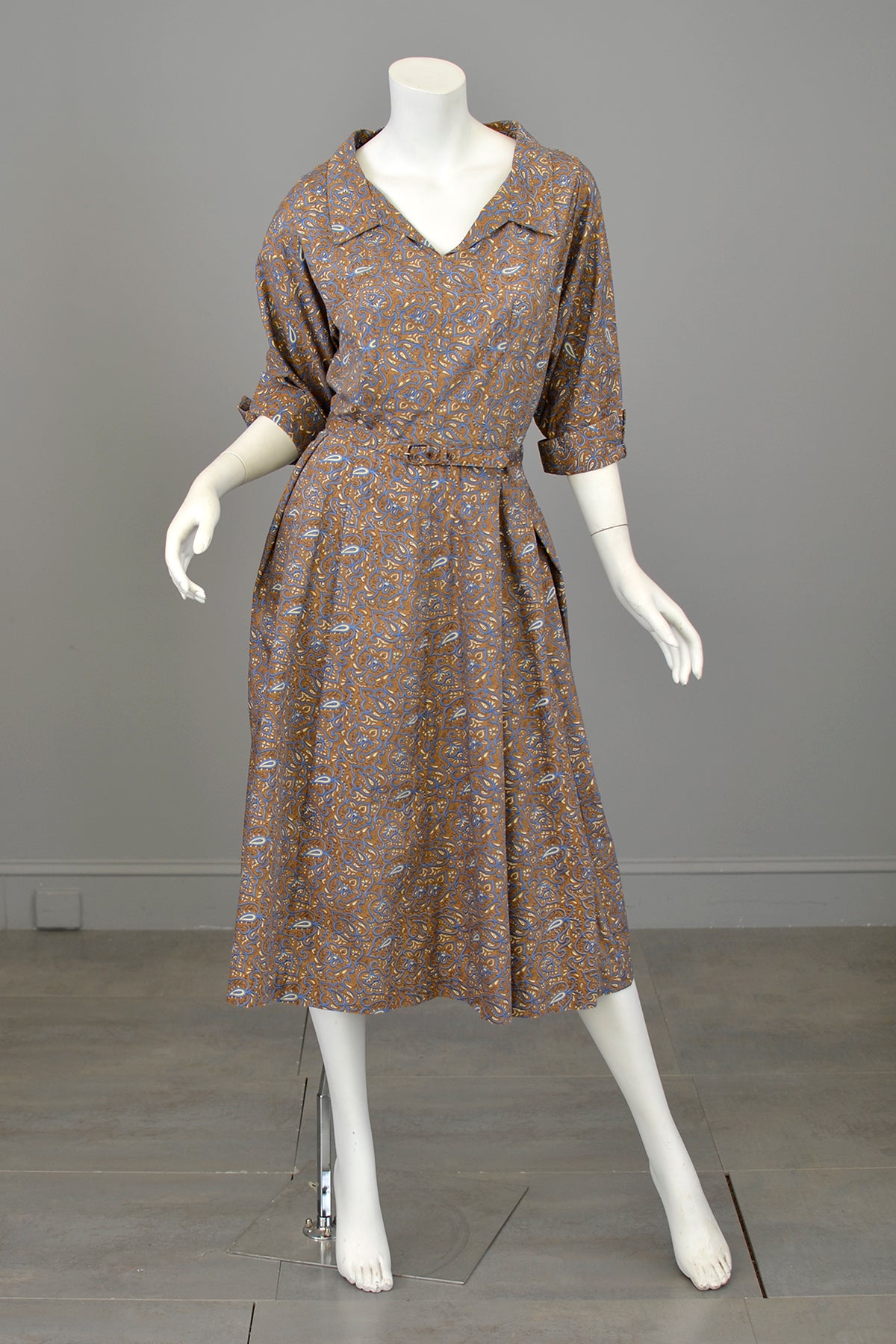 vintage paisley dress 1940s early 50s Floral Paisley Novelty Print Dress | Vintage Working G