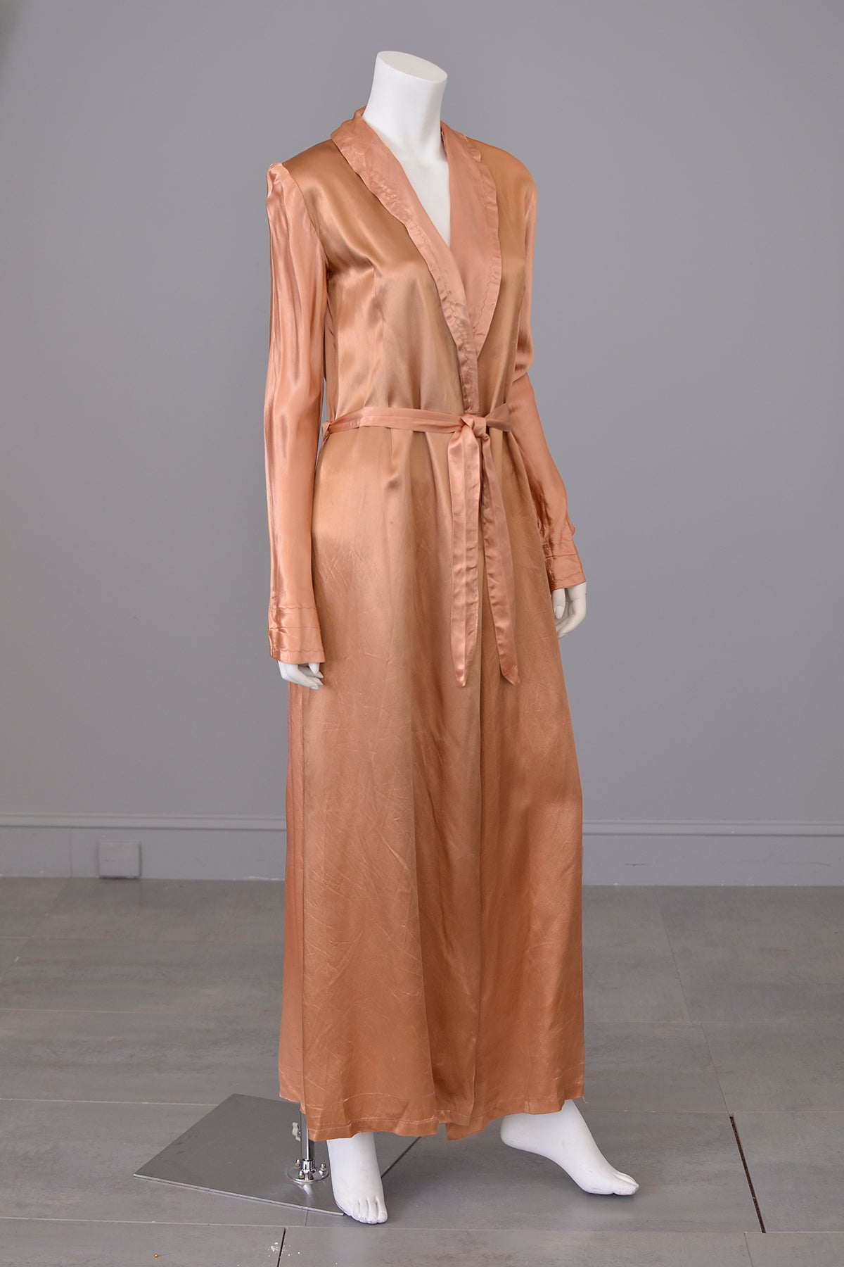 1940s Copper Satin Lounging Robe | VintageVirtuosa
