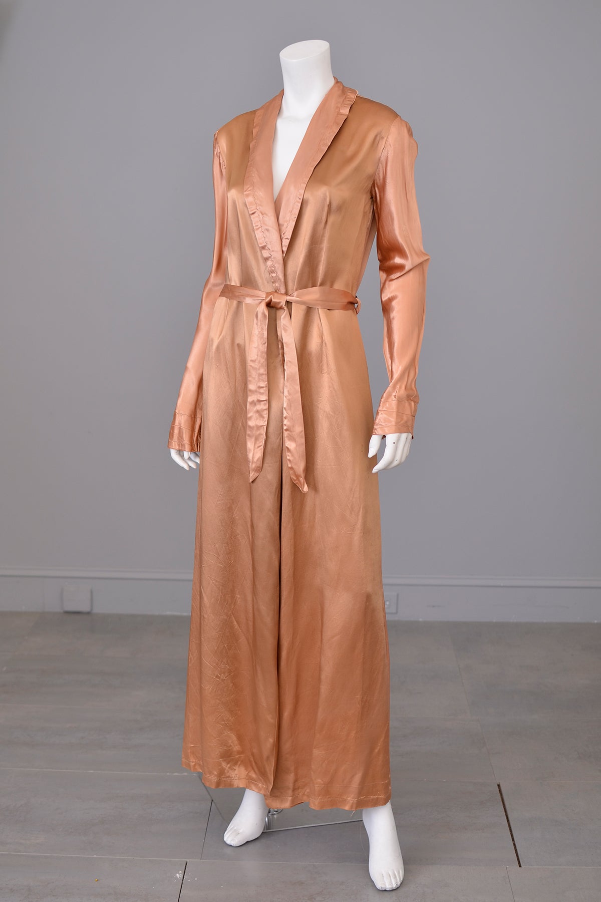 1940s Copper Satin Lounging Robe | VintageVirtuosa
