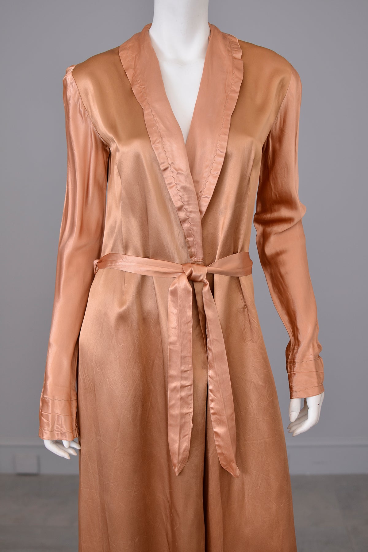 1940s Copper Satin Lounging Robe | VintageVirtuosa