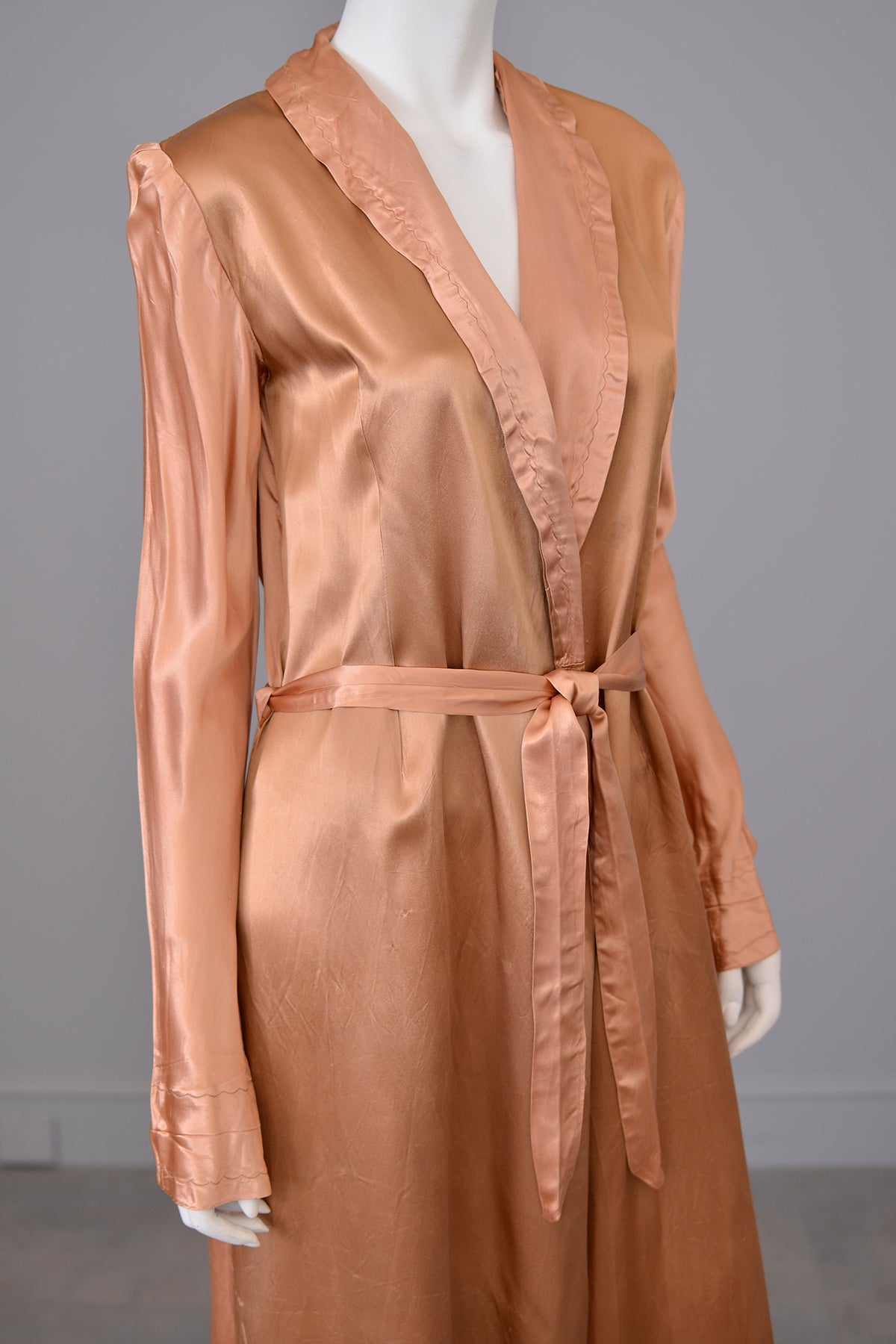 1940s Copper Satin Lounging Robe | VintageVirtuosa