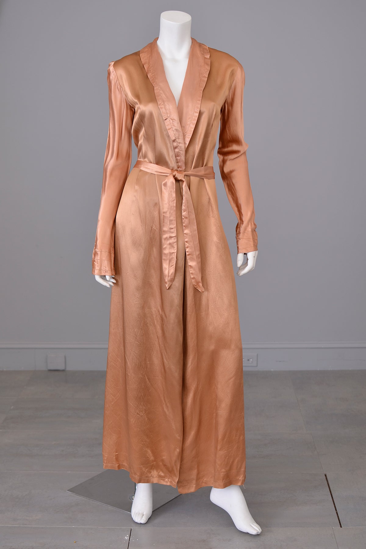 1940s Copper Satin Lounging Robe | VintageVirtuosa