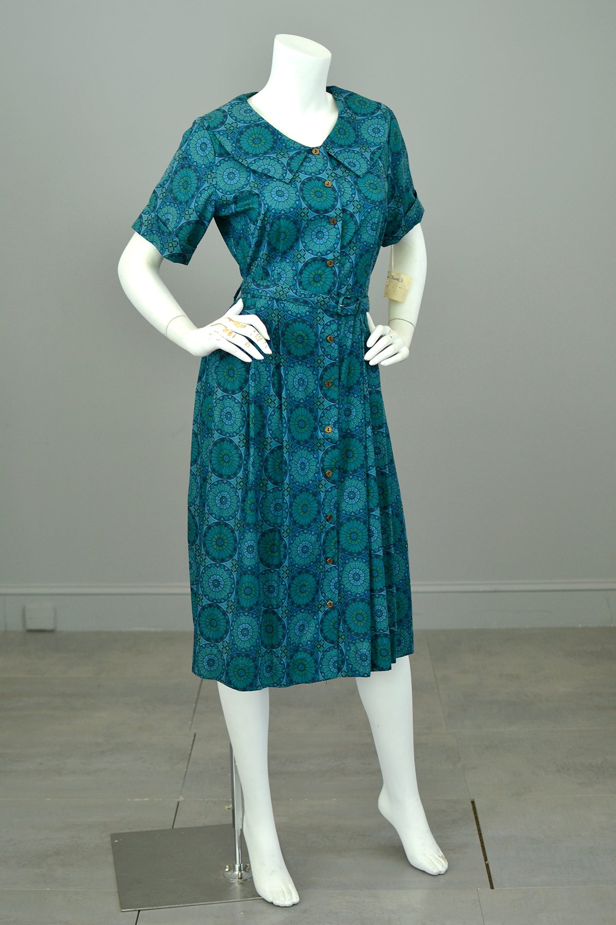 1950s Peacock Feather Medallion Print Shirtwaist Dress with Sailor Col | VintageVirtuosa 1950s Peacock Feather Medallion Print Shirtwaist Dress with Sailor Col | VintageVirtuosa