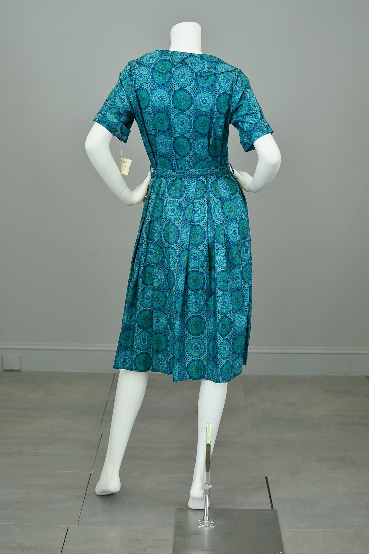 1950s Peacock Feather Medallion Print Shirtwaist Dress with Sailor Col | VintageVirtuosa 1950s Peacock Feather Medallion Print Shirtwaist Dress with Sailor Col | VintageVirtuosa