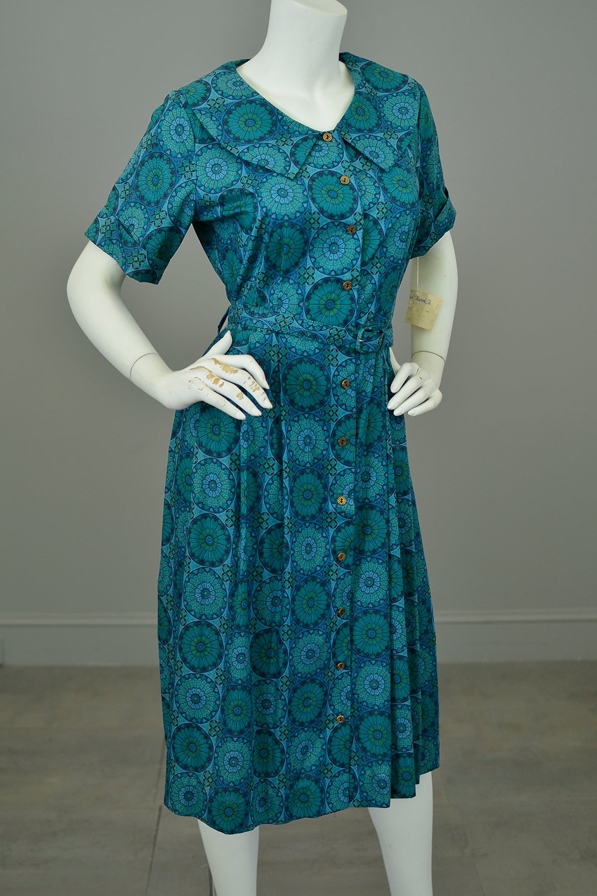 1950s Peacock Feather Medallion Print Shirtwaist Dress with Sailor Col | VintageVirtuosa 1950s Peacock Feather Medallion Print Shirtwaist Dress with Sailor Col | VintageVirtuosa