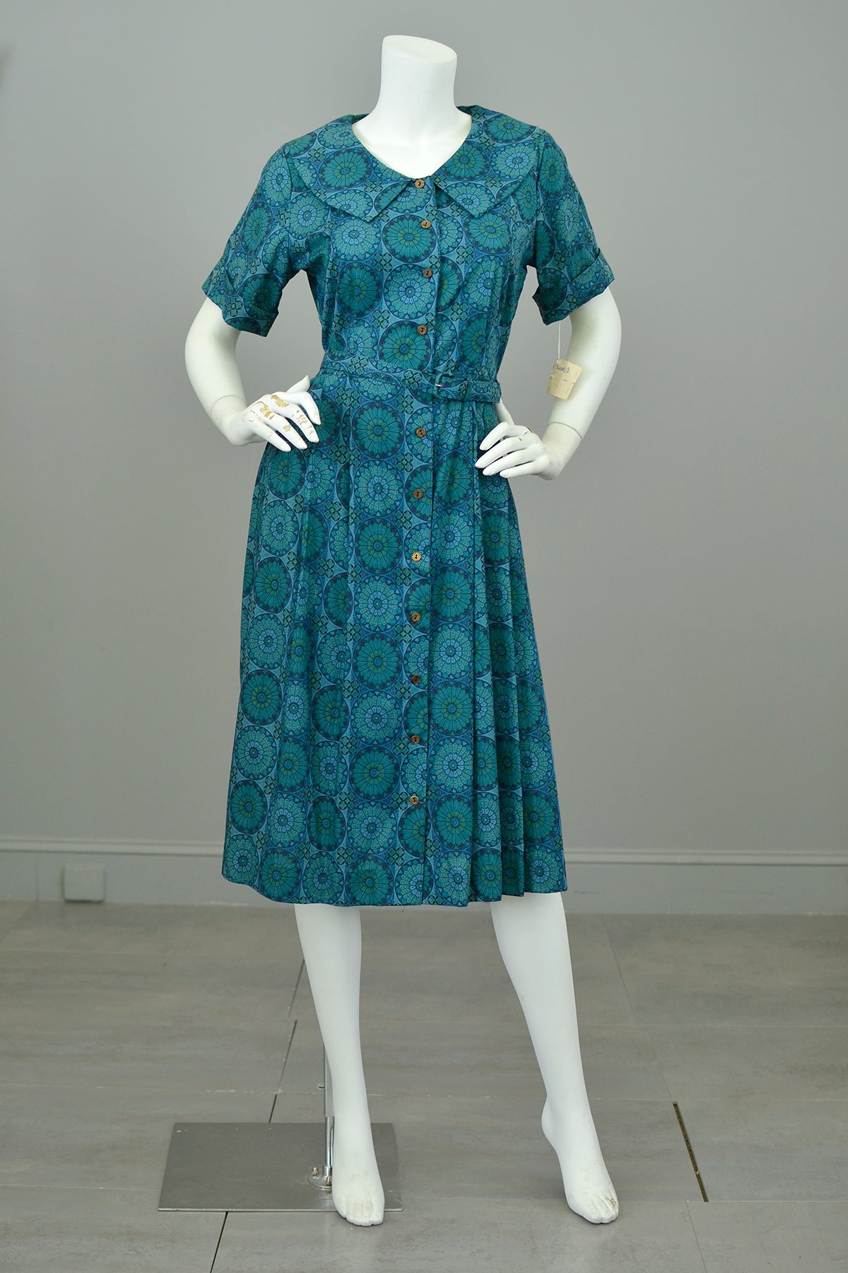 1950s Peacock Feather Medallion Print Shirtwaist Dress with Sailor Col | VintageVirtuosa 1950s Peacock Feather Medallion Print Shirtwaist Dress with Sailor Col | VintageVirtuosa