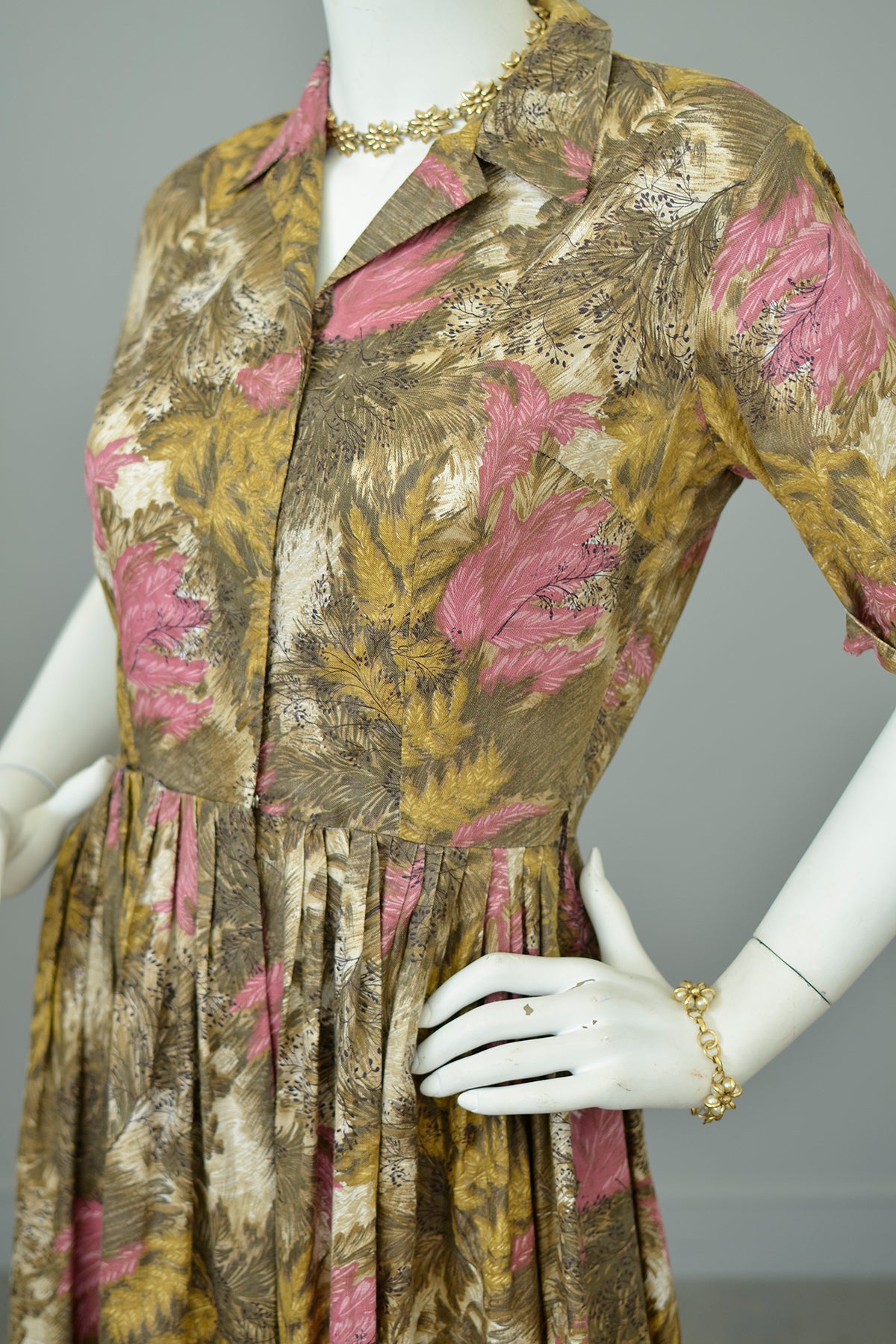 1950s Taupe Gold Pink Feathery Leaf Novelty Print Shirtwaist Dress