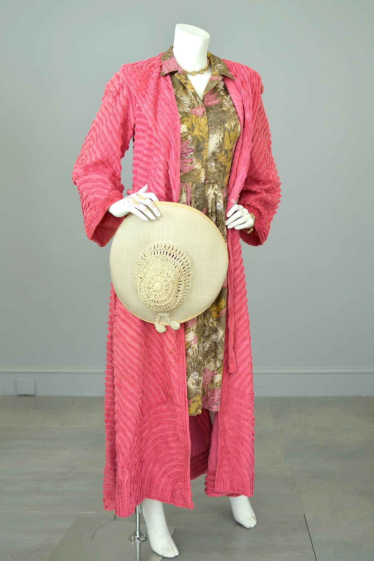 1950s Taupe Gold Pink Feathery Leaf Novelty Print Shirtwaist Dress | VintageVirtuosa 1950s Taupe Gold Pink Feathery Leaf Novelty Print Shirtwaist Dress | VintageVirtuosa
