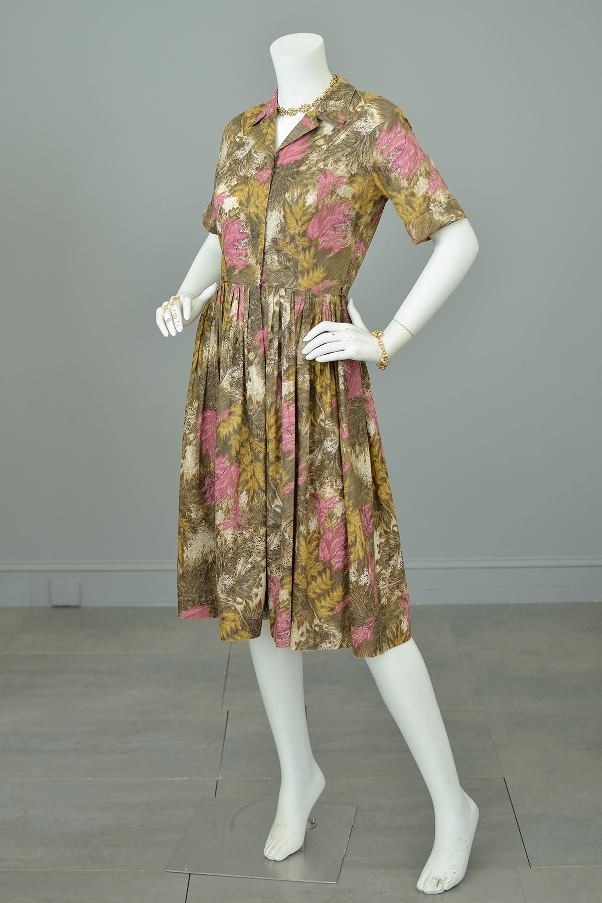 1950s Taupe Gold Pink Feathery Leaf Novelty Print Shirtwaist Dress