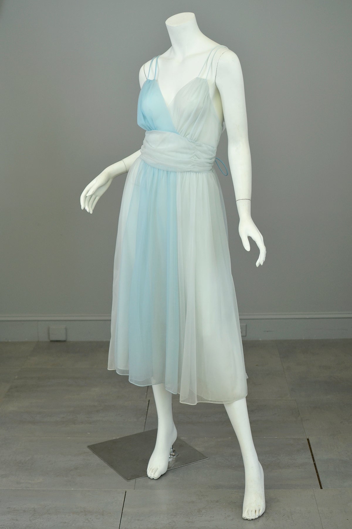 1960s Sky Blue Color Block Frothy Negligee Dress by Vanity Fair | VintageVirtuosa 1960s Sky Blue Color Block Frothy Negligee Dress by Vanity Fair | VintageVirtuosa