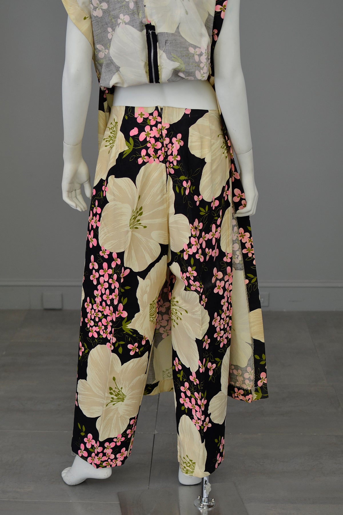 1960s Two Piece Dress Hawaiian Hibiscus Floral Print Tunic and Pants Hostess Lounging Set