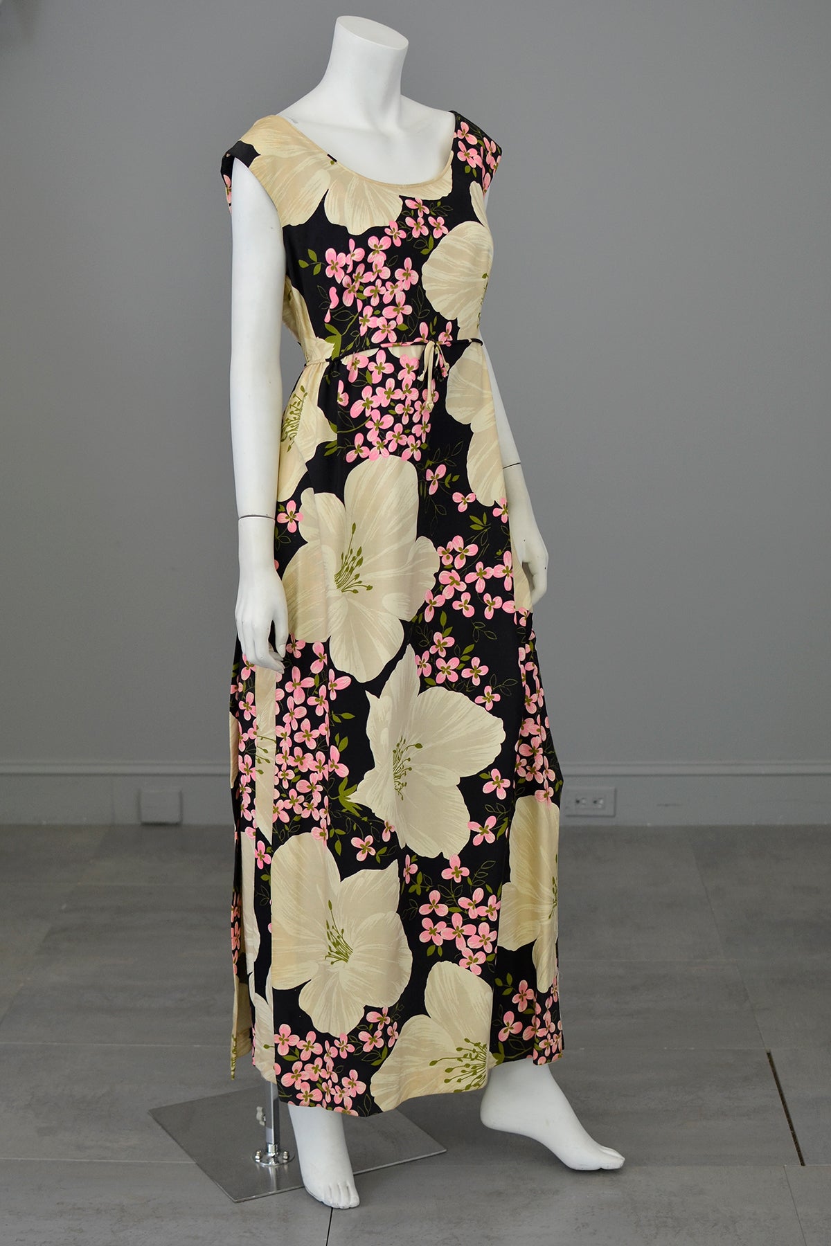 1960s Two Piece Dress Hawaiian Hibiscus Floral Print Tunic and Pants H | VintageVirtuosa 1960s Two Piece Dress Hawaiian Hibiscus Floral Print Tunic and Pants H | VintageVirtuosa