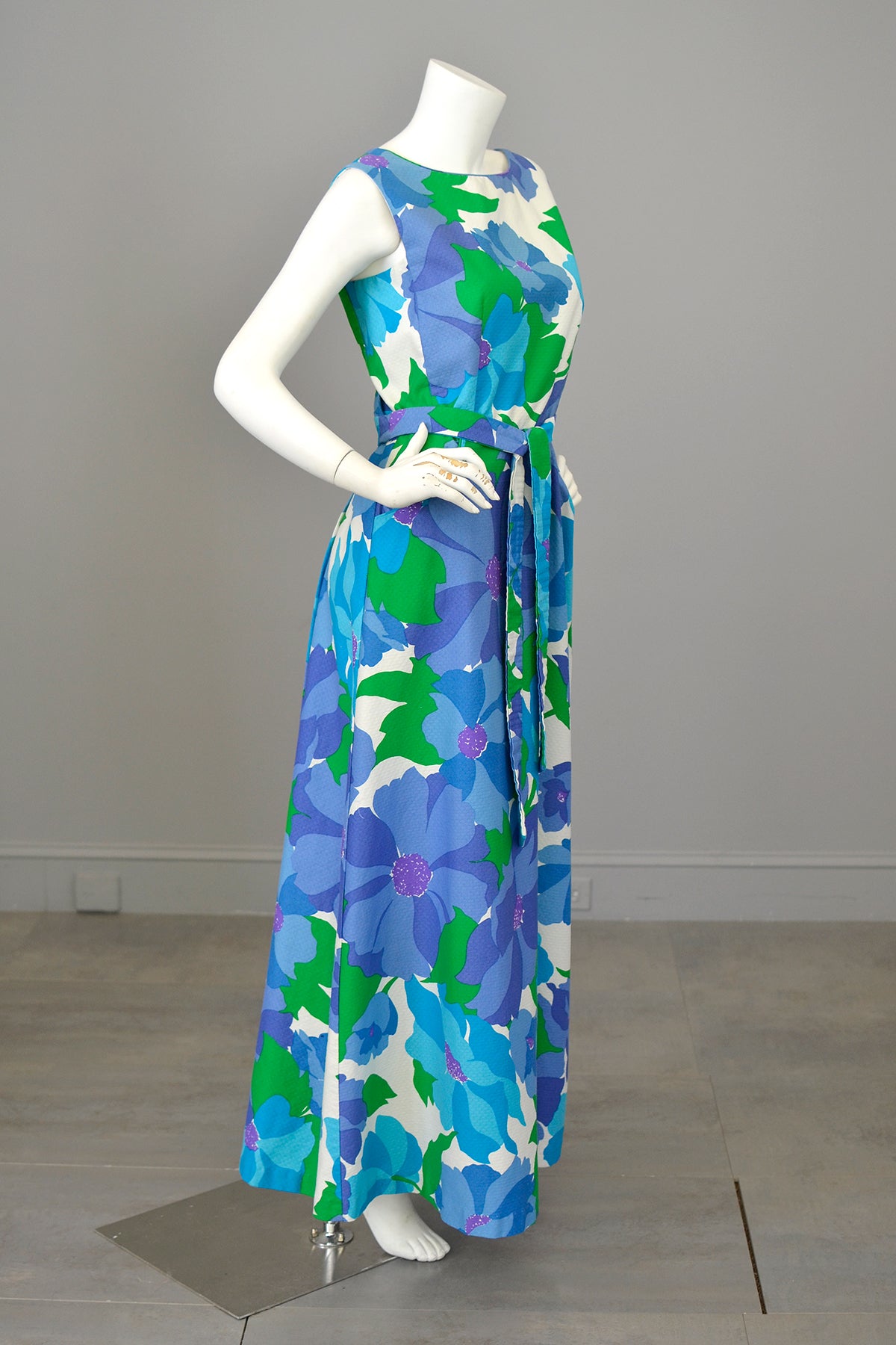 1970s Malia Honolulu Purple Blue Green Hawaiian Floral Print Wrap Arou | VintageVirtuosa 1970s Malia Honolulu Purple Blue Green Hawaiian Floral Print Wrap Arou | VintageVirtuosa
