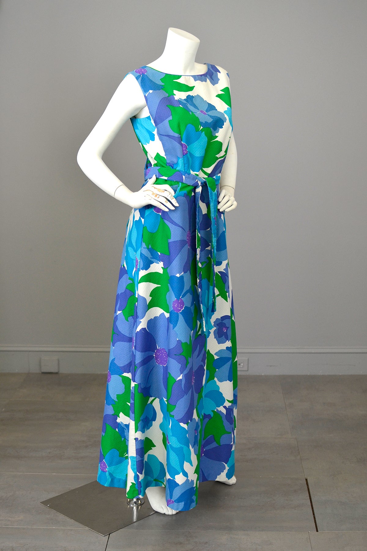 1970s Malia Honolulu Purple Blue Green Hawaiian Floral Print Wrap Arou | VintageVirtuosa 1970s Malia Honolulu Purple Blue Green Hawaiian Floral Print Wrap Arou | VintageVirtuosa