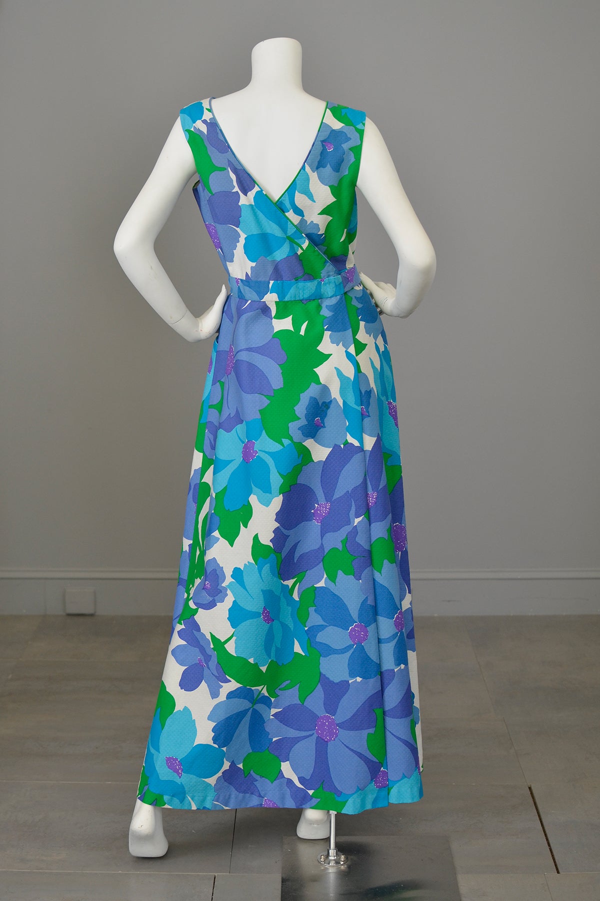 1970s Malia Honolulu Purple Blue Green Hawaiian Floral Print Wrap Arou | VintageVirtuosa 1970s Malia Honolulu Purple Blue Green Hawaiian Floral Print Wrap Arou | VintageVirtuosa