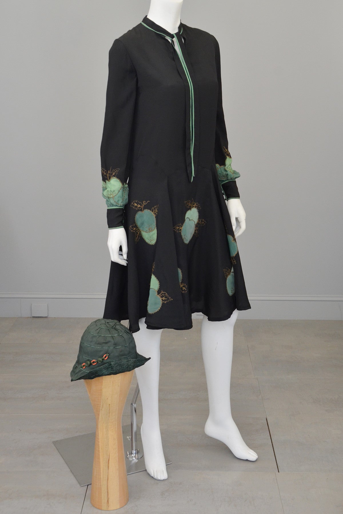 1920s Charcoal Crepe w Green Apple Appliqus Gold Thread Flapper Dress | VintageVirtuosa 1920s Charcoal Crepe w Green Apple Appliqus Gold Thread Flapper Dress | VintageVirtuosa