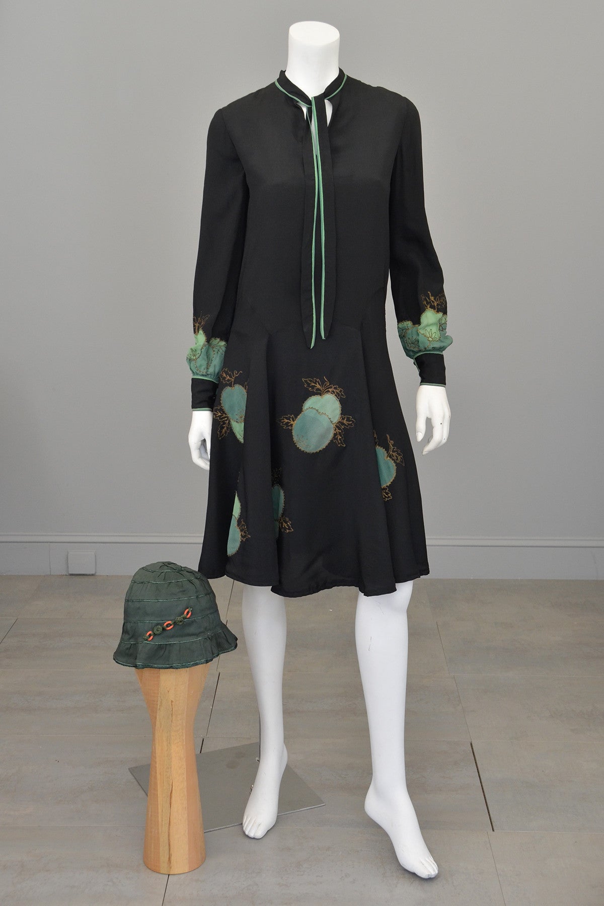 1920s Charcoal Crepe w Green Apple Appliqués Gold Thread Flapper Dress