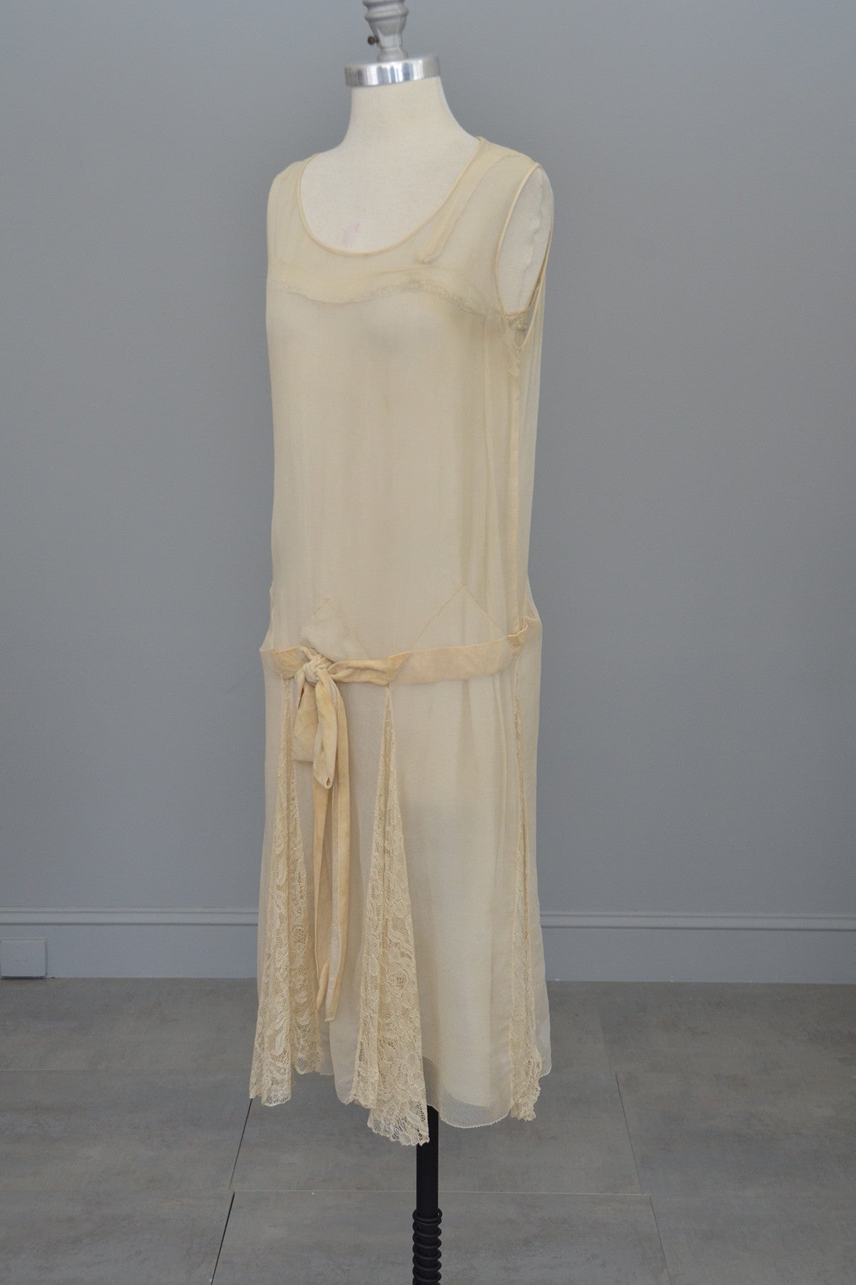 1920s Cream Chiffon Lace and Velvet Flapper Dress 1920s Cream Chiffon Lace and Velvet Flapper Dress