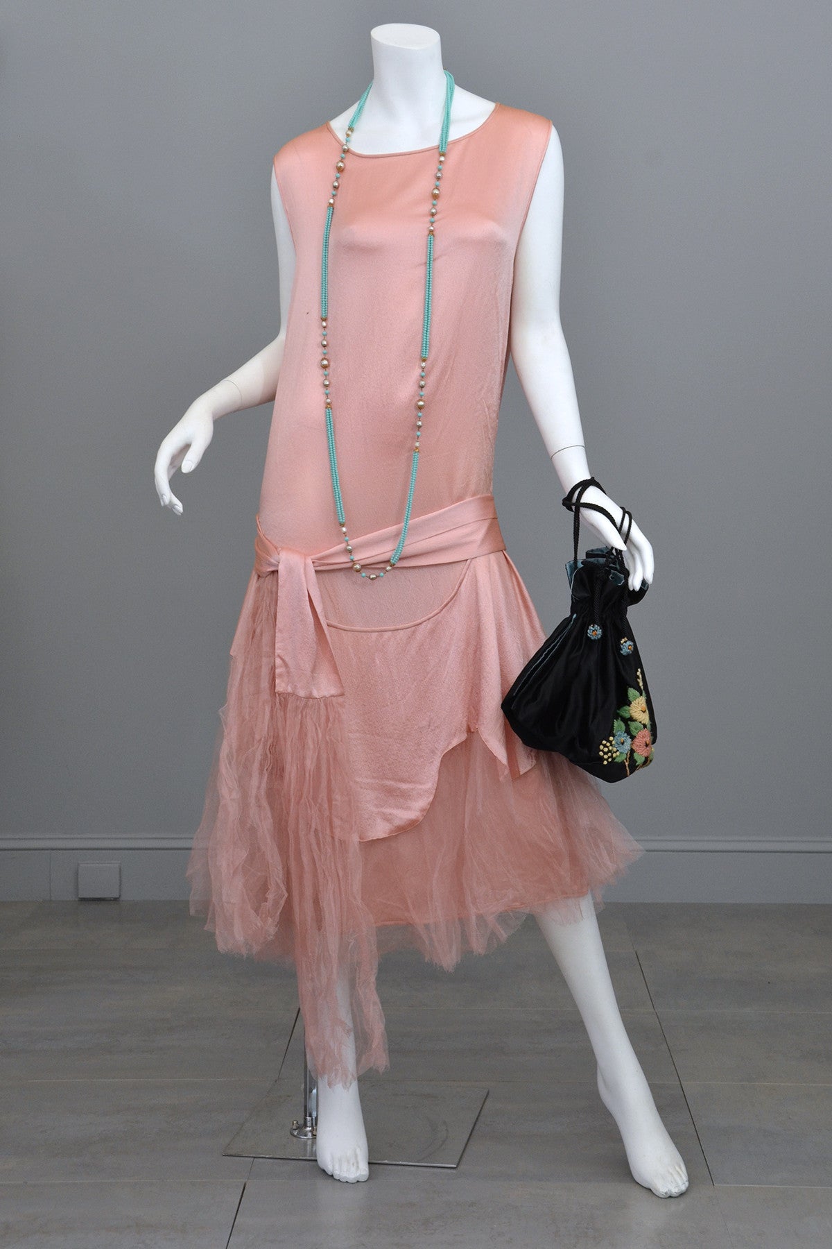 1920s flapper dress pink ZAPAKA Pink Sequin 1920s Dress Boat Neck Fringe Flapper Dress, Black / S