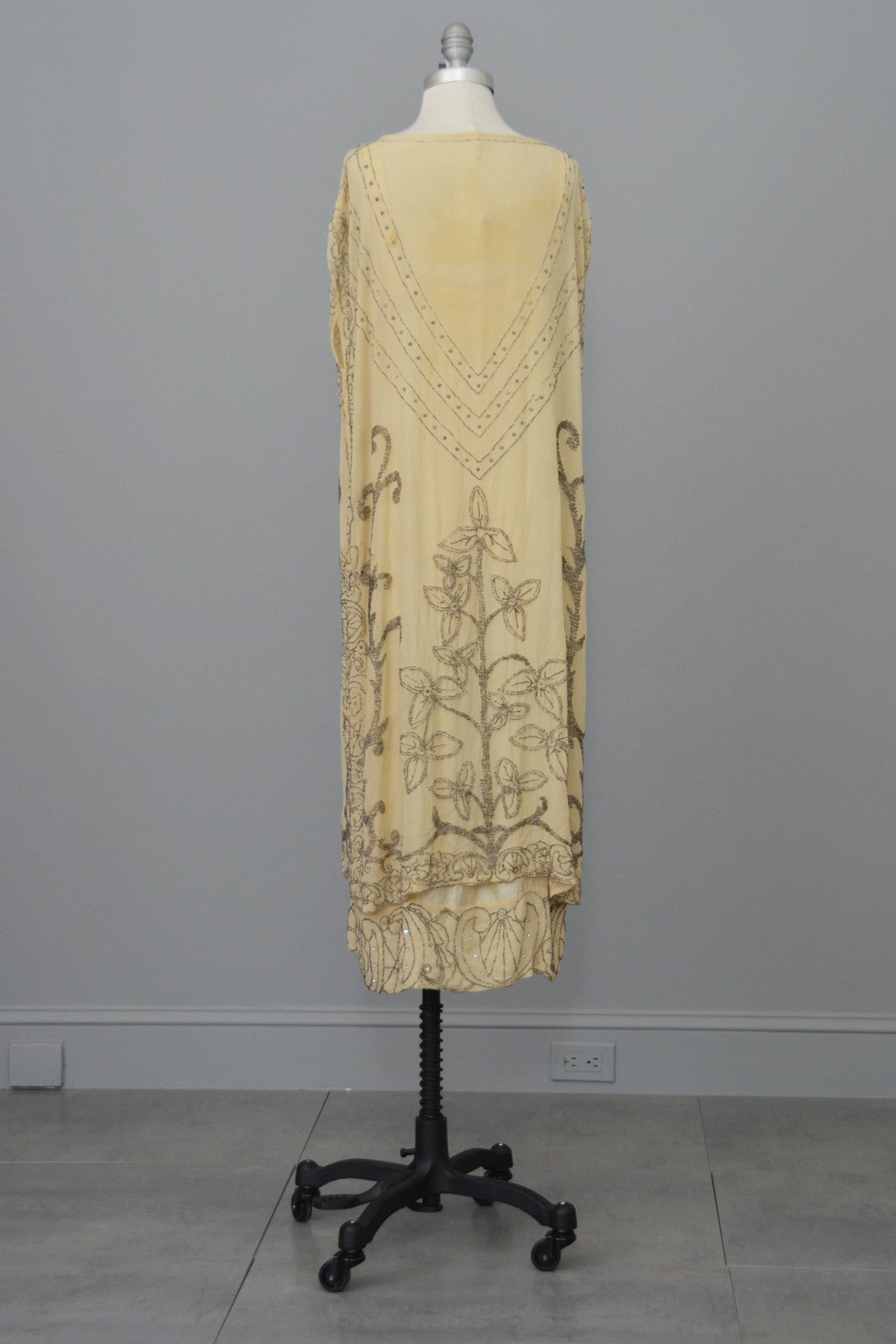 Authentic 1920s Cream Silk Beaded Two Piece Flapper Wedding Dress Tuni | VintageVirtuosa Authentic 1920s Cream Silk Beaded Two Piece Flapper Wedding Dress Tuni | VintageVirtuosa