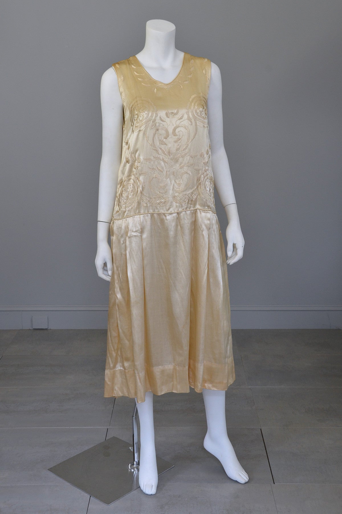 20s dress Roaring 20s Green Flapper Dress with Sleeves Halle 1920s Gatsby Party Outfit
