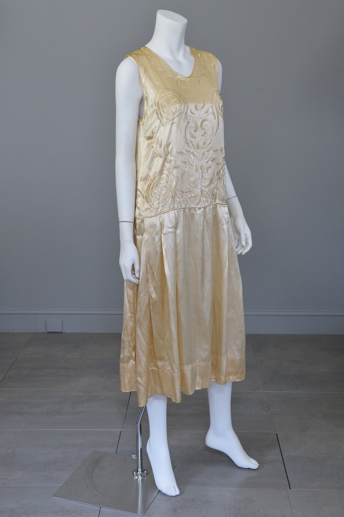 1920s Embroidered Satin Vintage Flapper Wedding Dress | VintageVirtuosa 1920s Embroidered Satin Vintage Flapper Wedding Dress | VintageVirtuosa