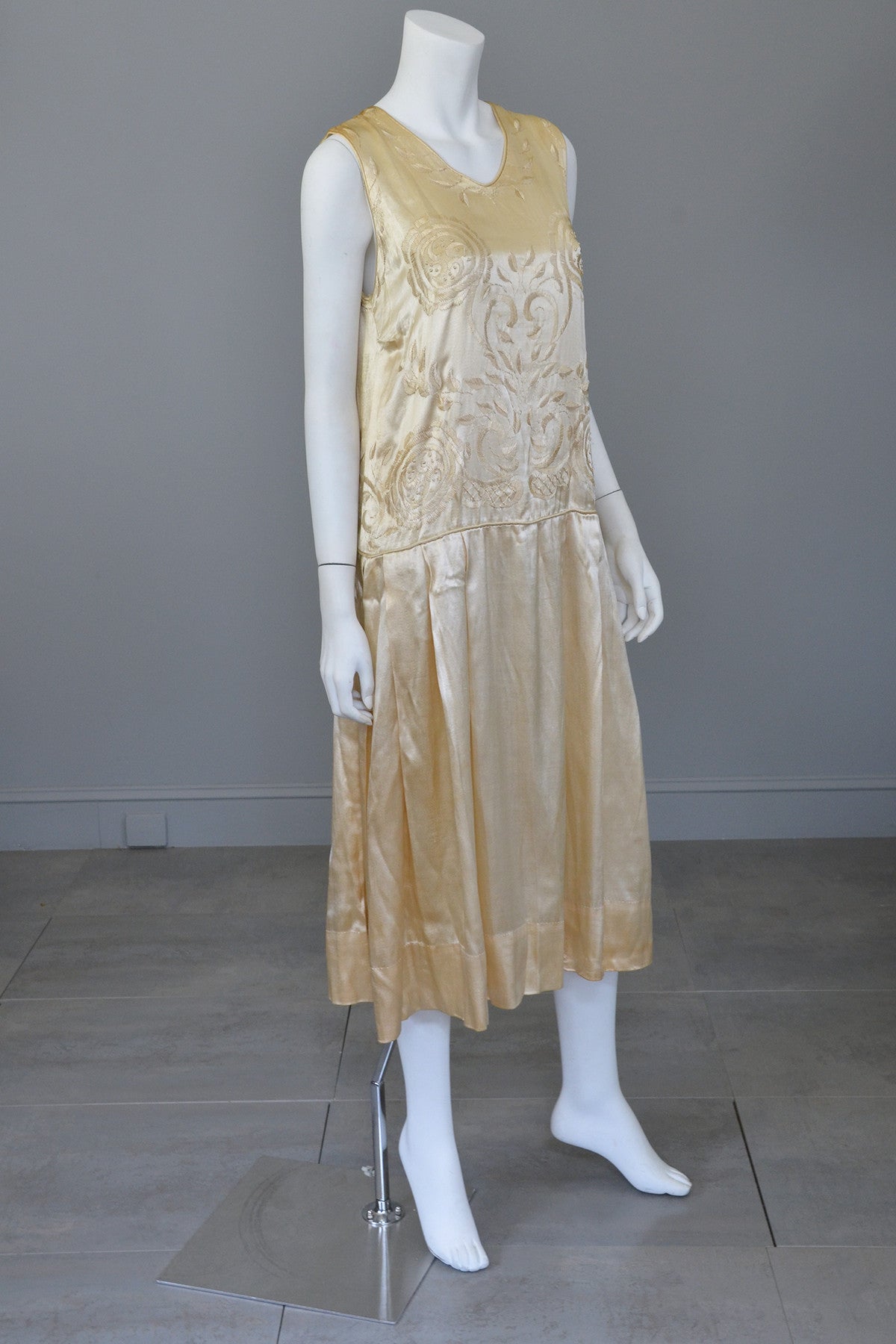 1920s Embroidered Satin Vintage Flapper Wedding Dress | VintageVirtuosa 1920s Embroidered Satin Vintage Flapper Wedding Dress | VintageVirtuosa