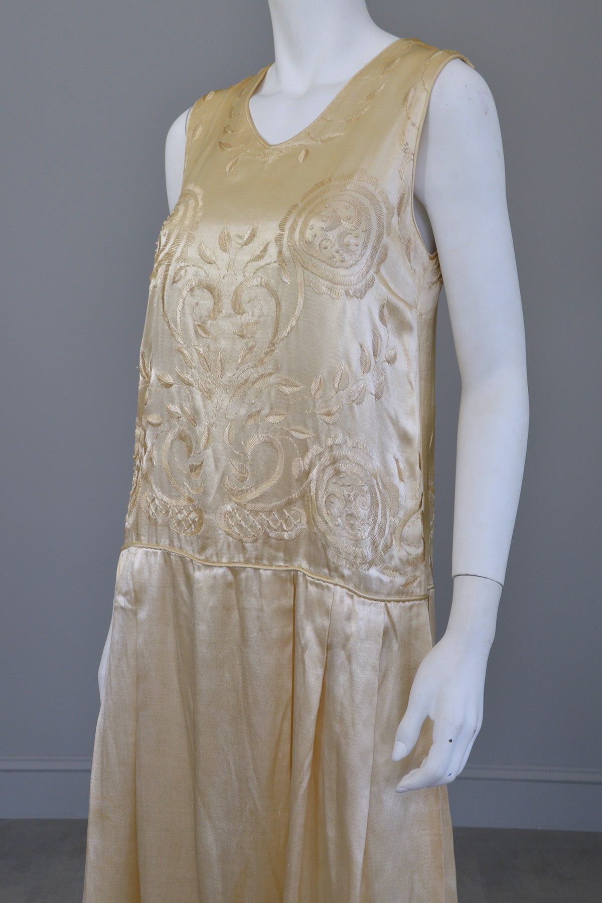 1920s Embroidered Satin Vintage Flapper Wedding Dress | VintageVirtuosa 1920s Embroidered Satin Vintage Flapper Wedding Dress | VintageVirtuosa
