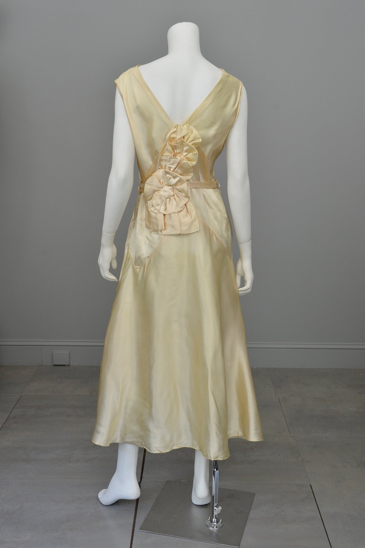 cream 1920s dress Cream and Gold 1920s Beaded Flapper Dress-Cremieux