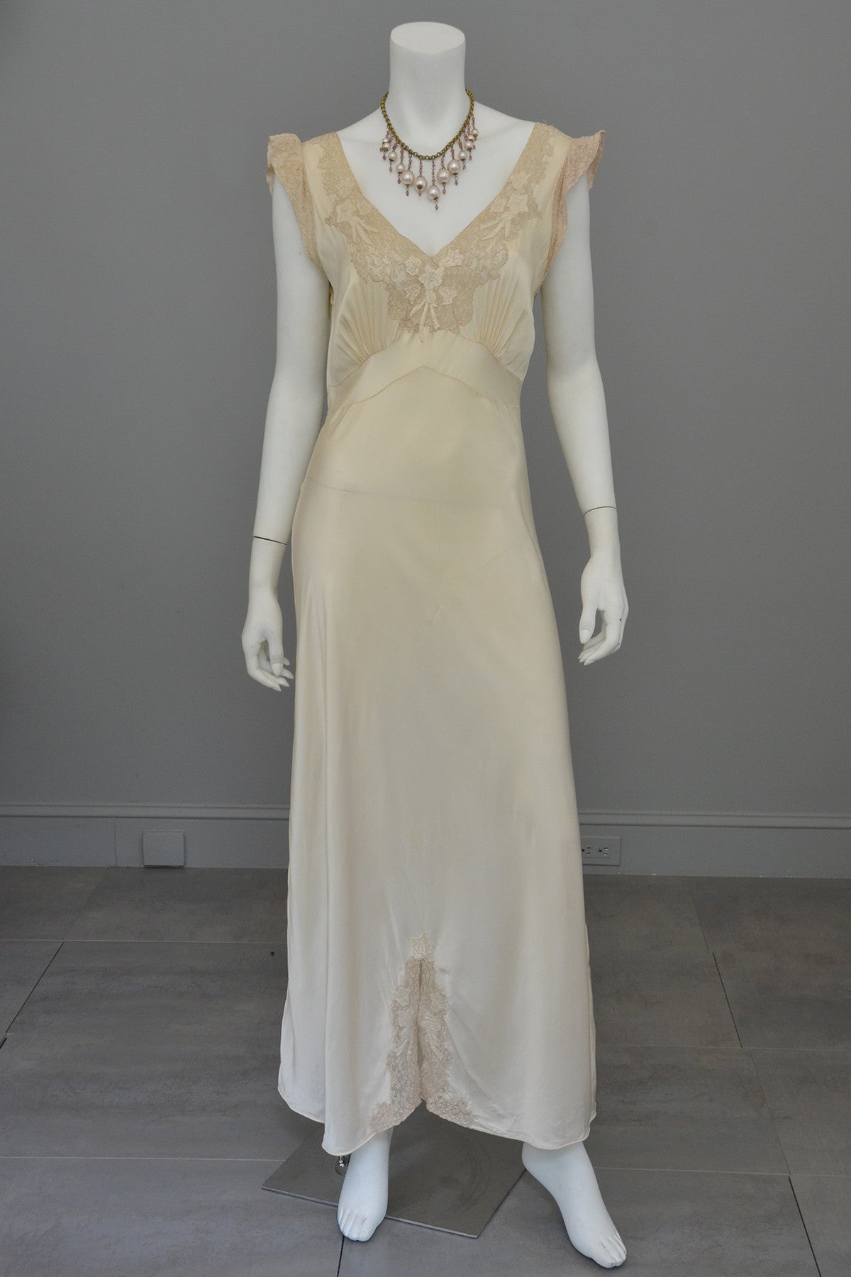 1930s Cream Satin Lace Vintage Gown Negligee Nightgown