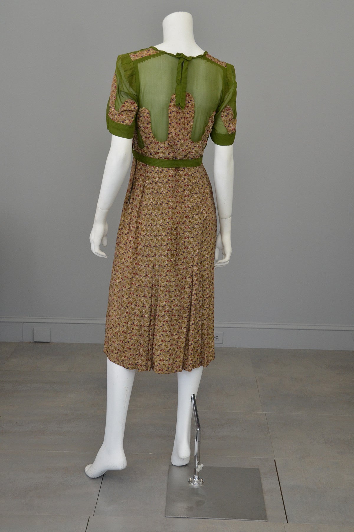 1930s Novelty Print Olive Green Chiffon Appliqué Dress