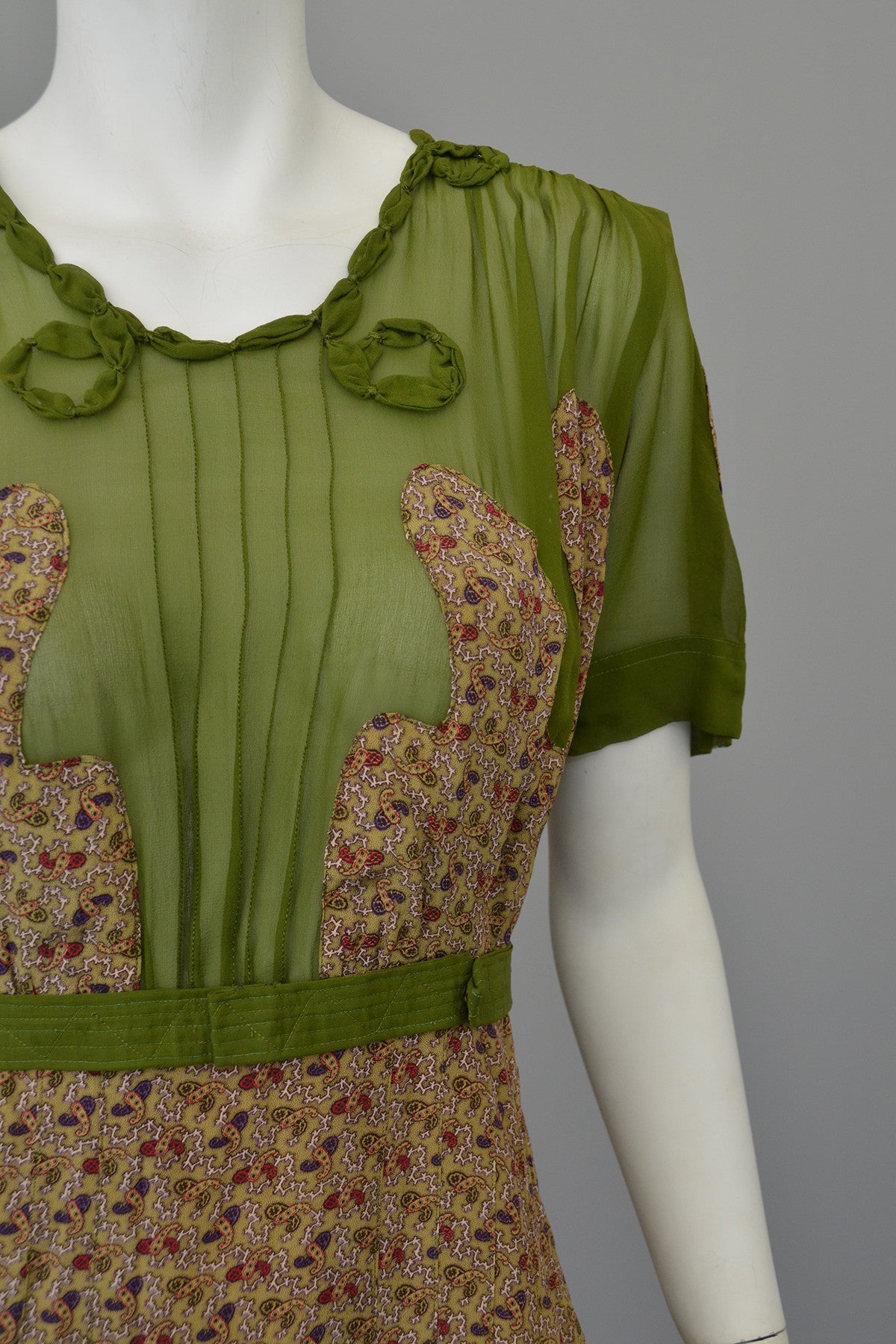 1930s Novelty Print Olive Green Chiffon Appliqu Dress | VintageVirtuosa 1930s Novelty Print Olive Green Chiffon Appliqu Dress | VintageVirtuosa