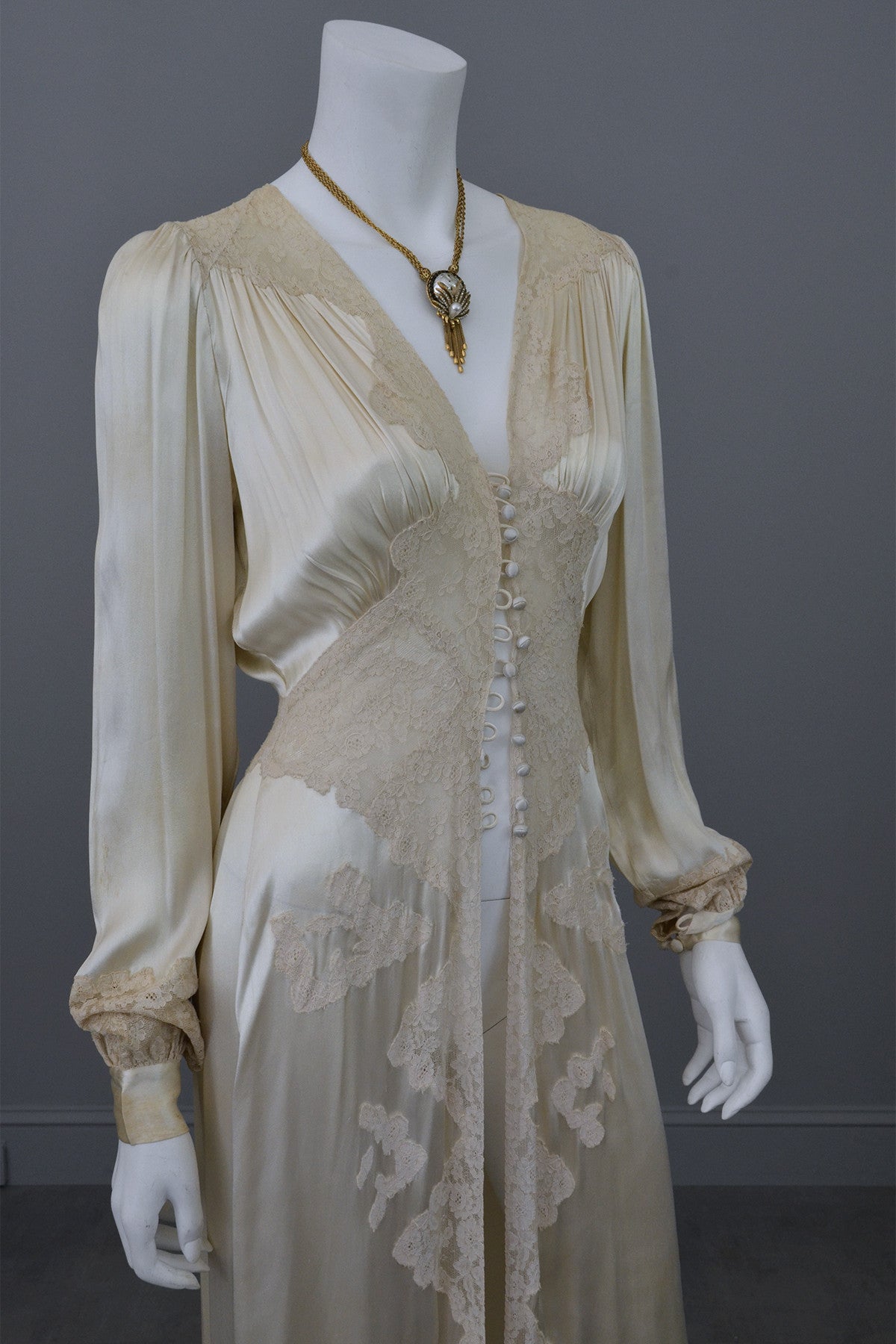 1930s vintage silk and lace robe deco negligee robe 1930s vintage silk and lace robe deco negligee robe
