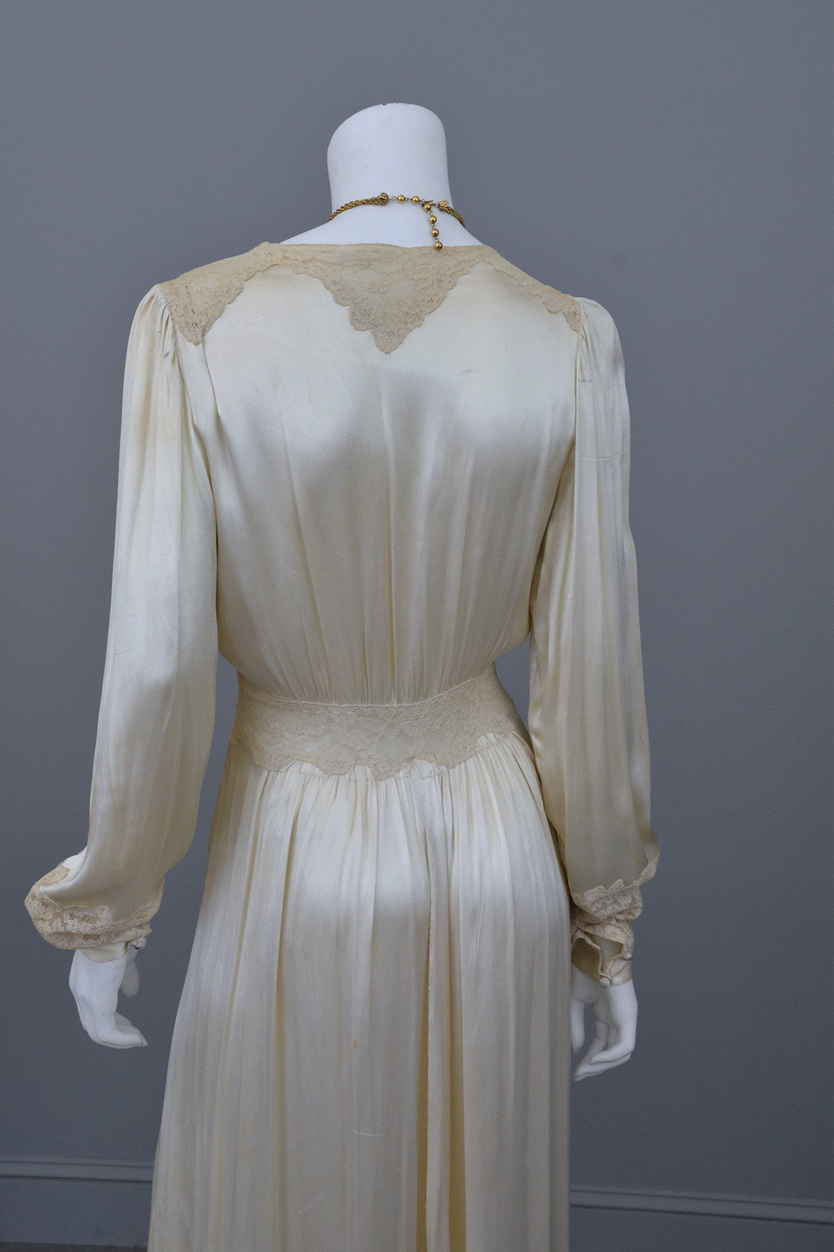 1930s vintage silk and lace robe deco negligee robe | VintageVirtuosa