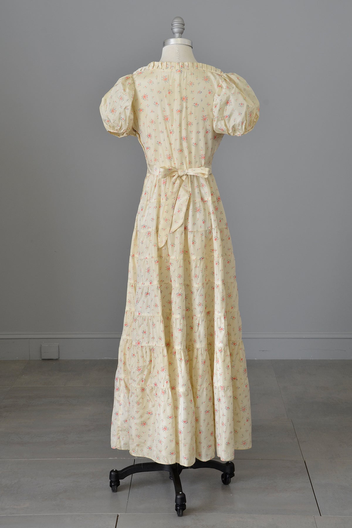 1930's Peasant Dress Tiny Flowers, Puff Sleeves, Full Tiered Skirt | C | VintageVirtuosa 1930's Peasant Dress Tiny Flowers, Puff Sleeves, Full Tiered Skirt | C | VintageVirtuosa