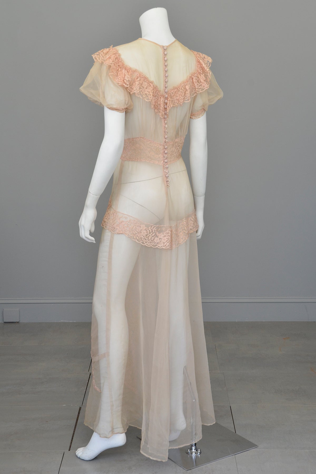 1930s Shell Pink Lace Ruffles Puff Sleeves Gown | Mesh Netting | Resto | VintageVirtuosa 1930s Shell Pink Lace Ruffles Puff Sleeves Gown | Mesh Netting | Resto | VintageVirtuosa