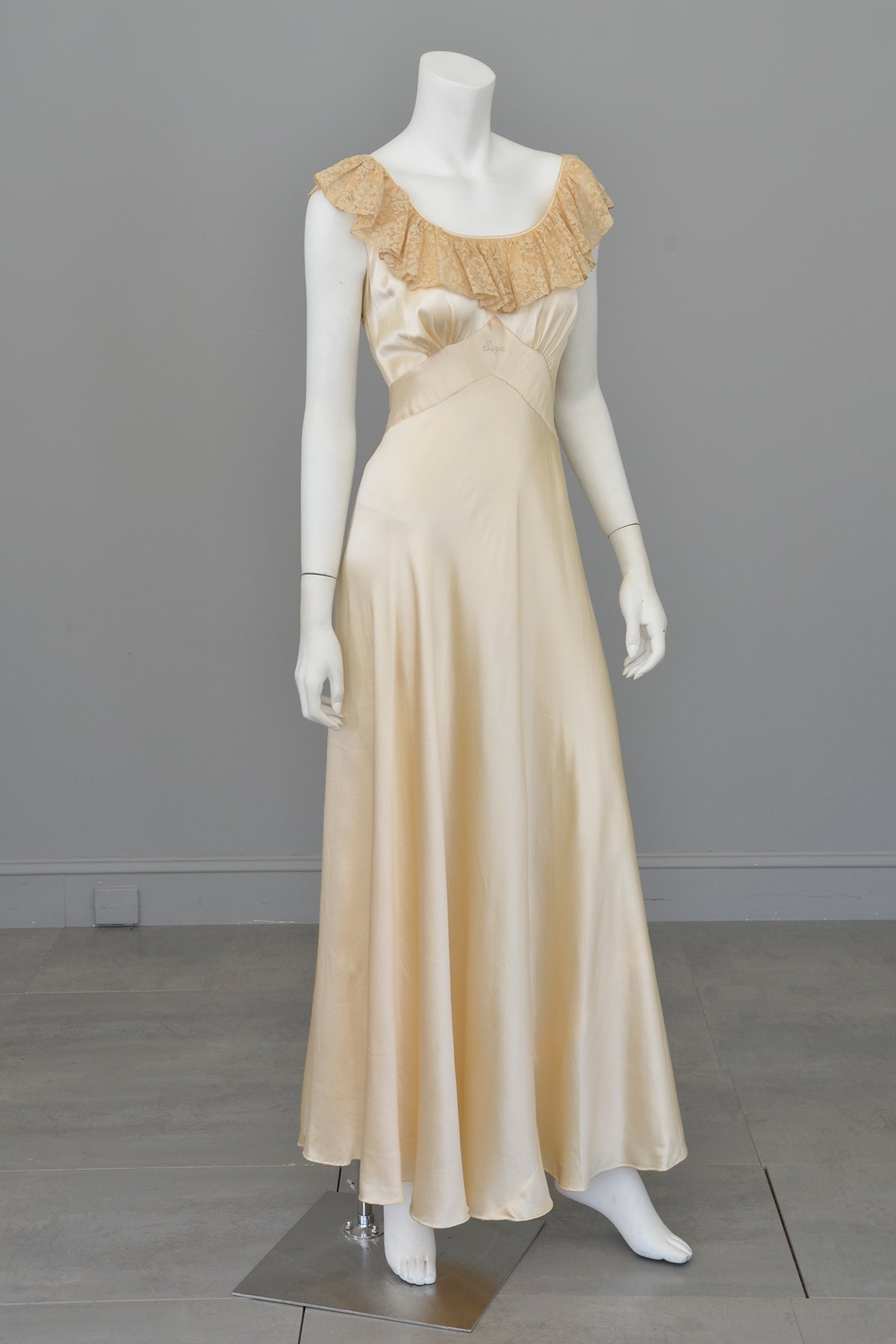 1930s Cream Silk Satin Lace Gown | Lace Flounce Negligee Gown Slip Suz | VintageVirtuosa 1930s Cream Silk Satin Lace Gown | Lace Flounce Negligee Gown Slip Suz | VintageVirtuosa