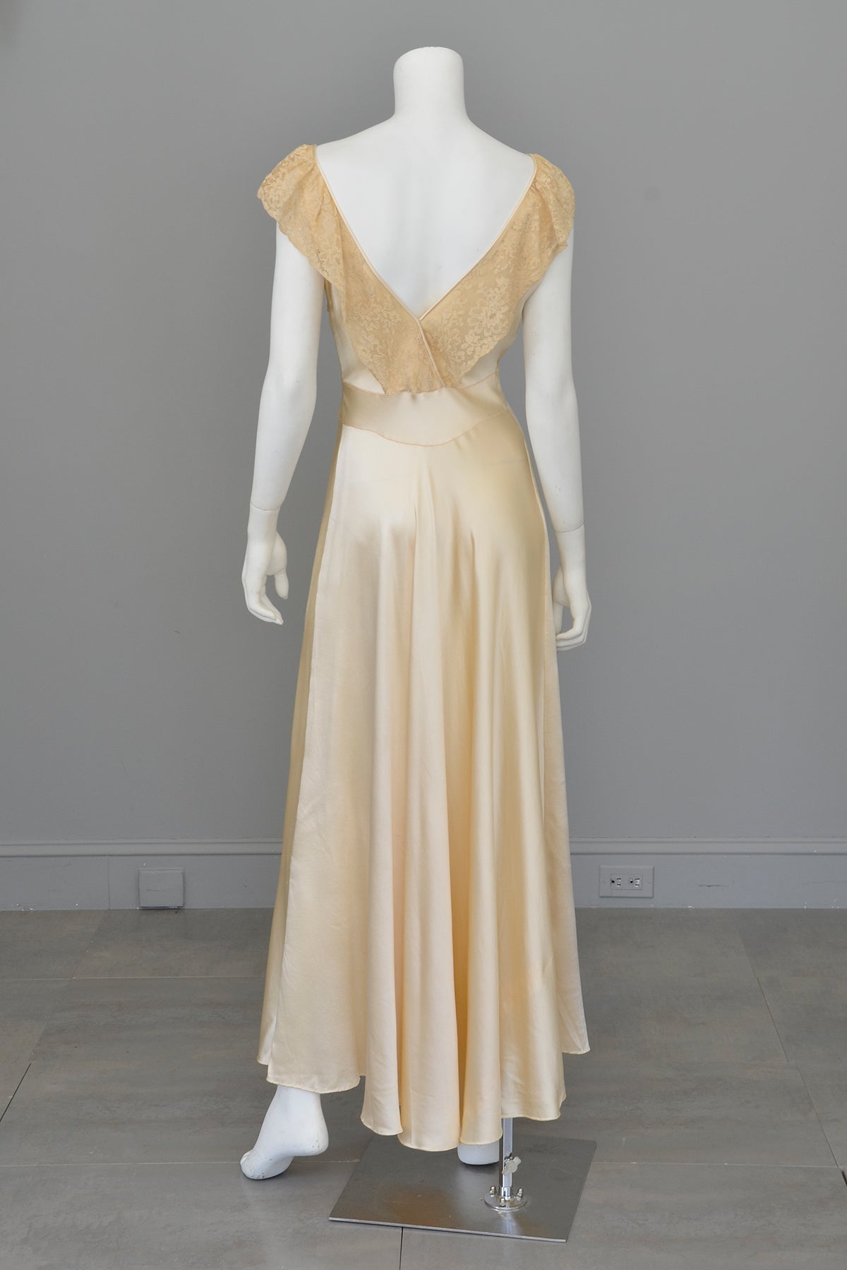 1930s Cream Silk Satin Lace Gown | Lace Flounce Negligee Gown Slip Suz | VintageVirtuosa 1930s Cream Silk Satin Lace Gown | Lace Flounce Negligee Gown Slip Suz | VintageVirtuosa