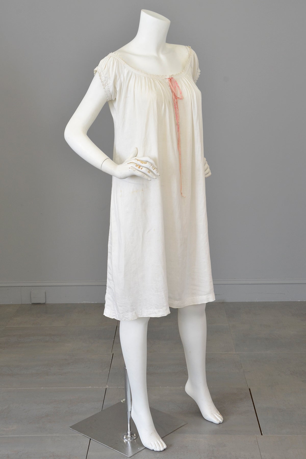 1930s White Linen/Flax Trapeze Peasant Nightie Dress | 1930s Peasant S | VintageVirtuosa 1930s White Linen/Flax Trapeze Peasant Nightie Dress | 1930s Peasant S | VintageVirtuosa