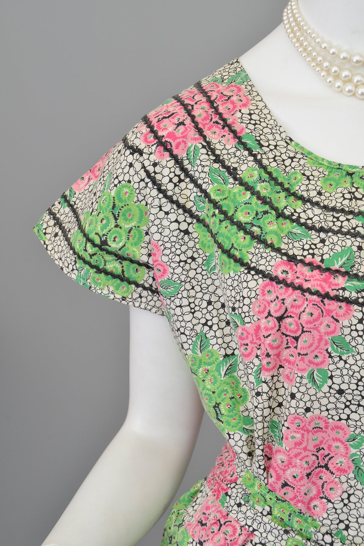 pink green dress 1940s 50s Pink Green Hydrangea Print Wrap House Dress
