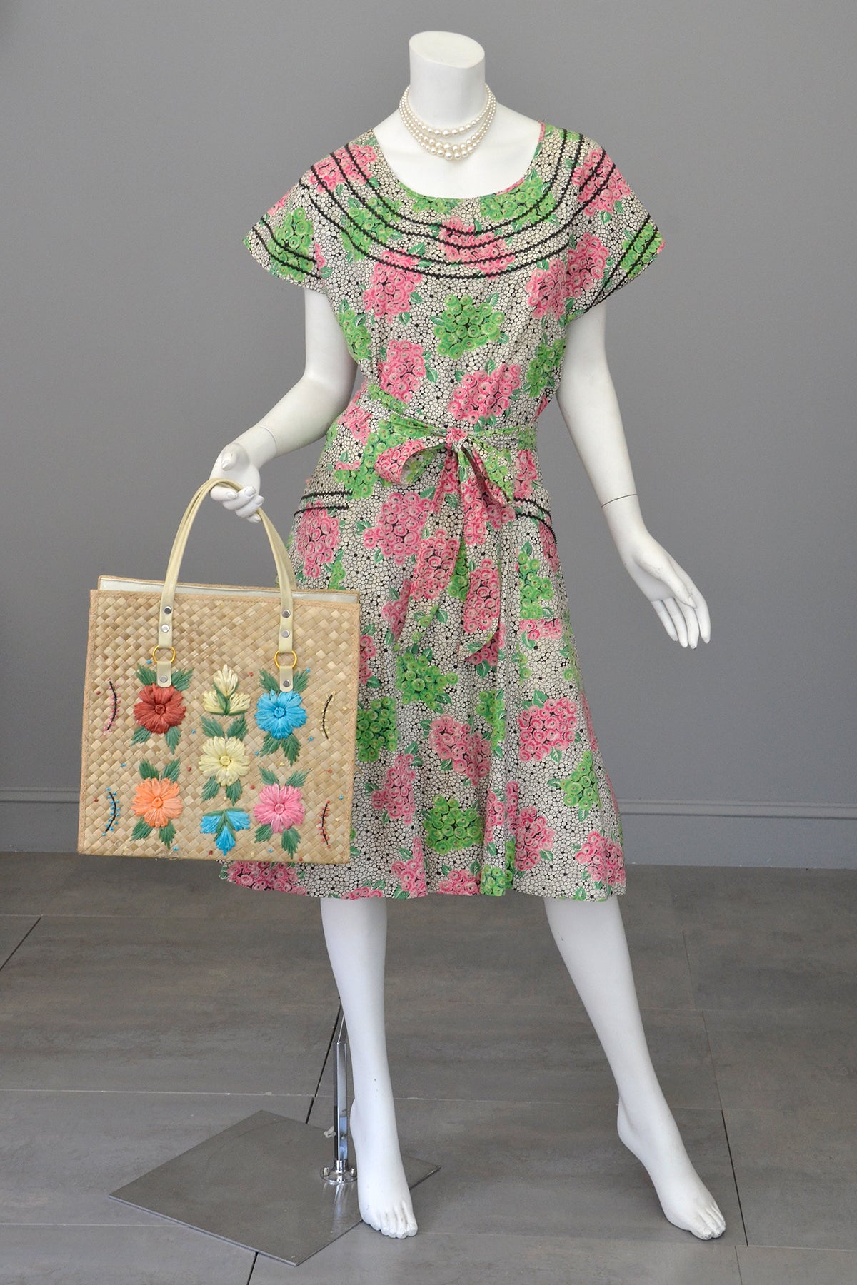 1940s 50s Pink Green Hydrangea Print Wrap House Dress | VintageVirtuosa 1940s 50s Pink Green Hydrangea Print Wrap House Dress | VintageVirtuosa