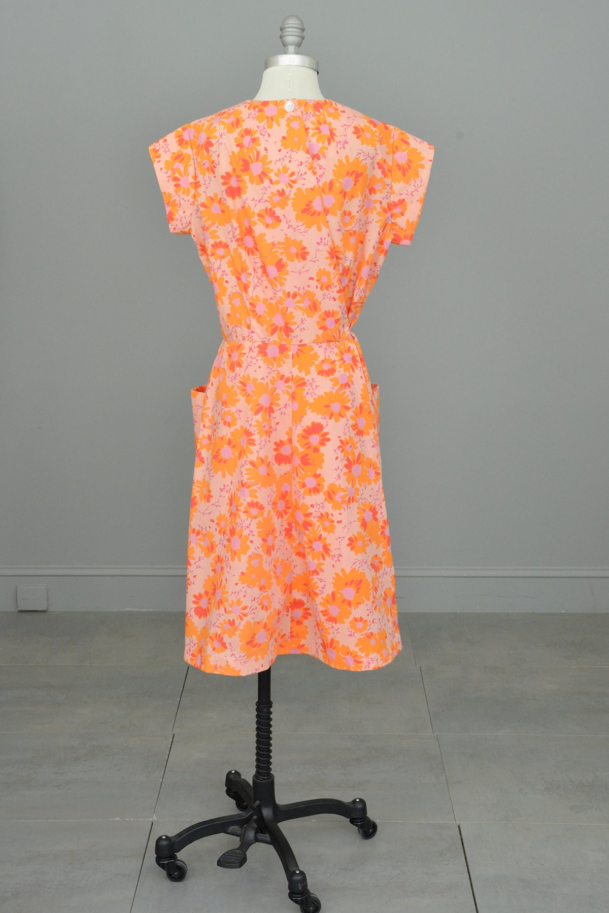 orange 1950s dress Original Vintage C. 1950s Dress. Tangerine Orange Print. Full Skirt. Shawl Collar. 3/4 Sleeves. Approx. UK 12, US 8