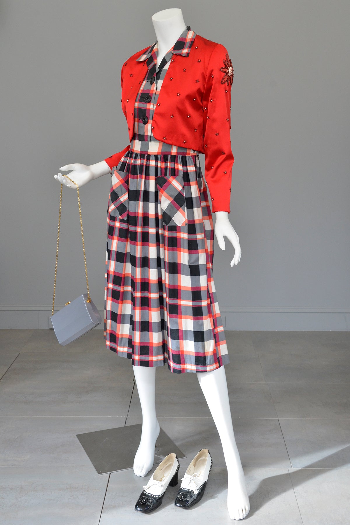 Late 1940s Early 50s Red White Black Plaid Dress Patch Pockets | VintageVirtuosa Late 1940s Early 50s Red White Black Plaid Dress Patch Pockets | VintageVirtuosa