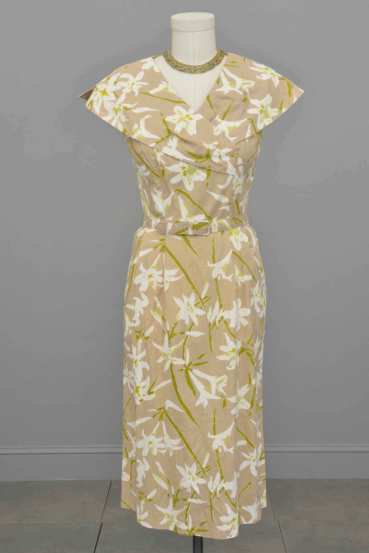 1940s 50s Taupe Novelty Lily Print Wiggle Dress 1940s 50s Taupe Novelty Lily Print Wiggle Dress