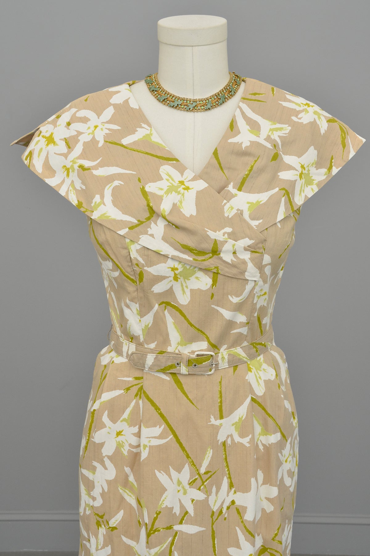 1940s 50s Taupe Novelty Lily Print Wiggle Dress
