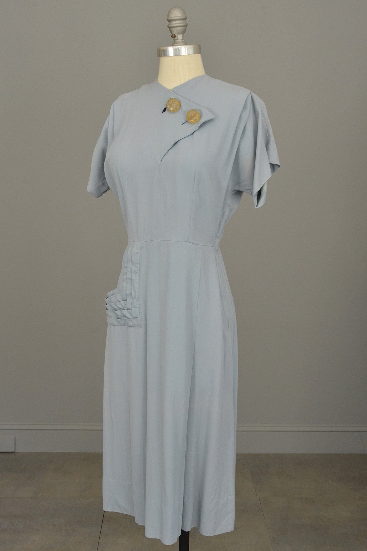 1940s Powder Blue Vintage Dress with Lucite Buttons and Pleated Pocket | VintageVirtuosa 1940s Powder Blue Vintage Dress with Lucite Buttons and Pleated Pocket | VintageVirtuosa