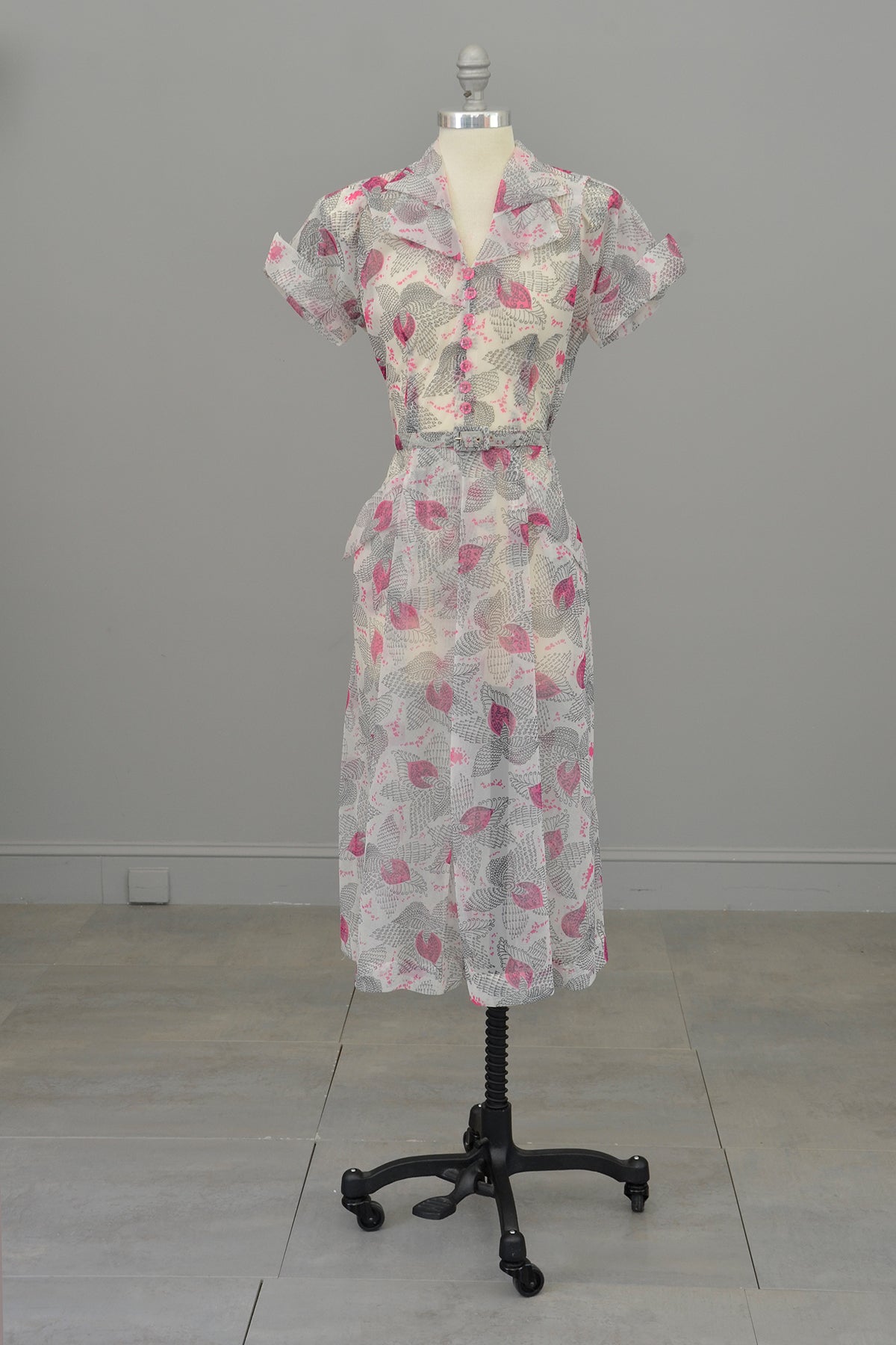 1940s Hot Pink Retro Novelty Print Dress w Pockets + Double Collar