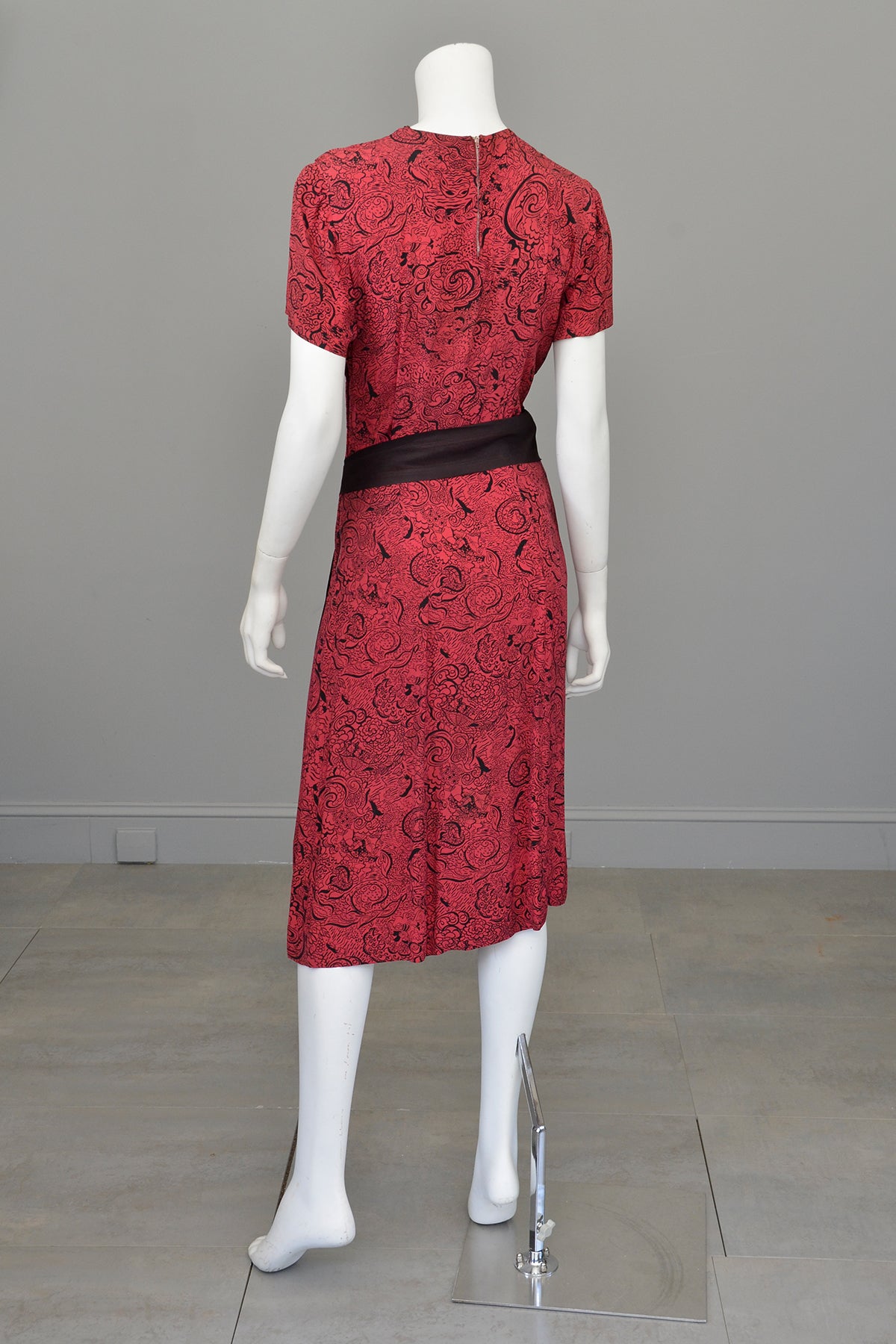 1940s Novelty Print Egyptian Revival Dress Red Black TLC