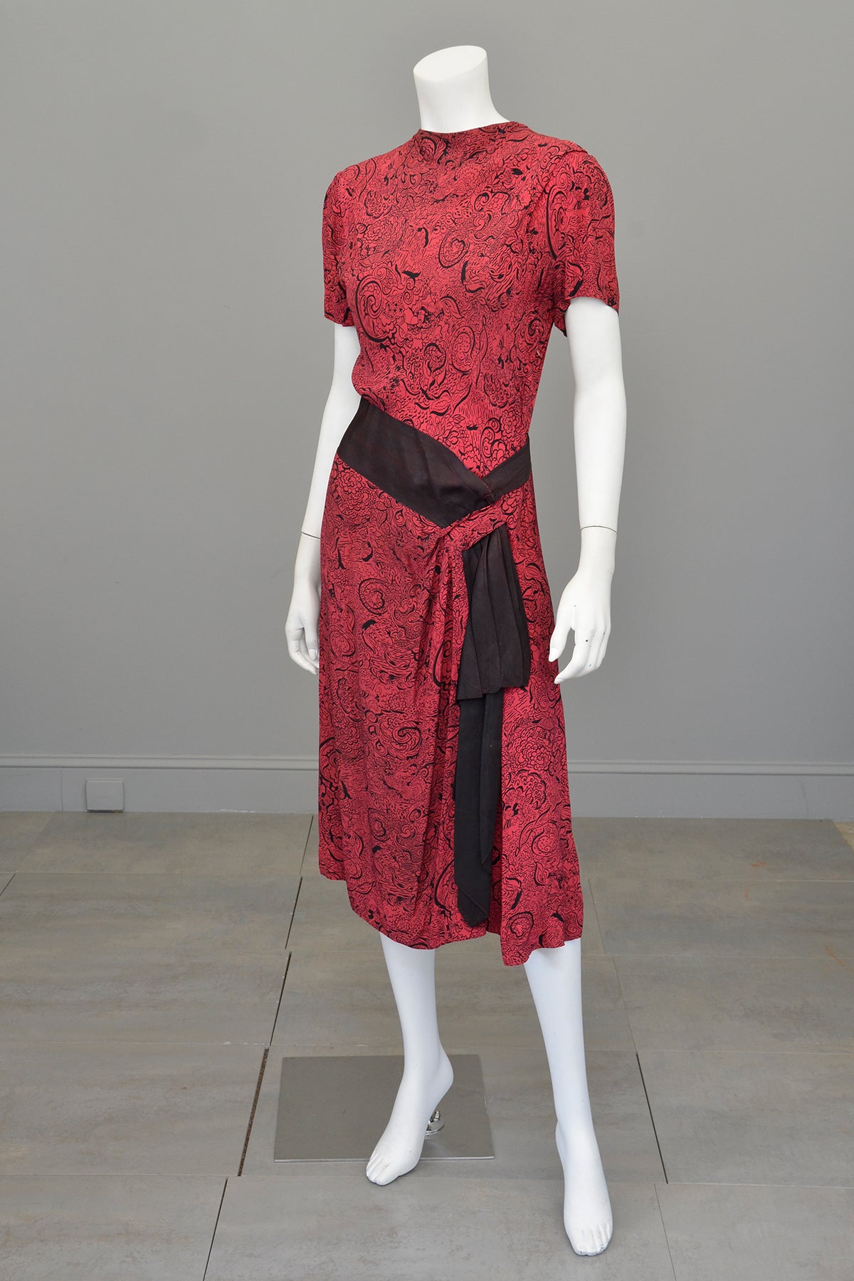 1940s Novelty Print Egyptian Revival Dress Red Black TLC 1940s Novelty Print Egyptian Revival Dress Red Black TLC